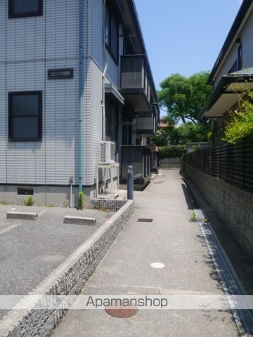リビング川西の玄関写真