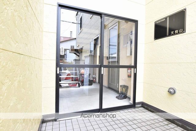 小樽市 2階建 築23年の玄関写真