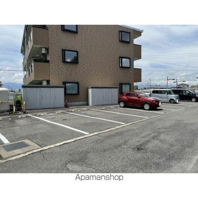 Ｄｏｍａｎｉ　Ｐａｃｅ[3LDK/66.82m2]の駐車場1