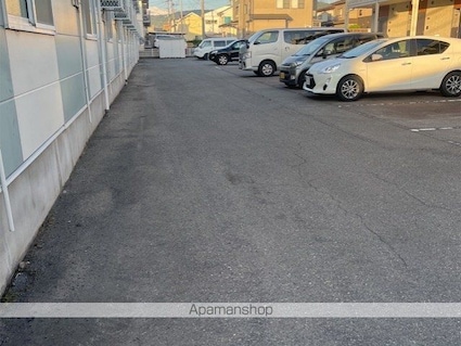 レオパレスＰｏｃｏａＰｏｃｏⅢ[1K/26.08m2]の駐車場