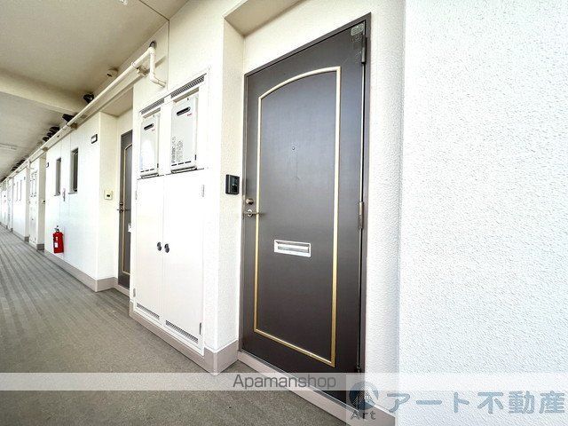 イヒラニハイツの玄関写真