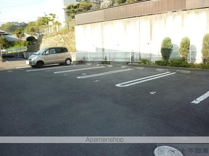 ベルコリーヌ・Ｎ　Ⅰ[1LDK/46.49m2]の駐車場1