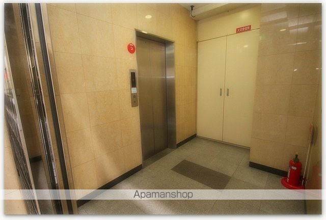 ミストラル本町ウエストの玄関写真