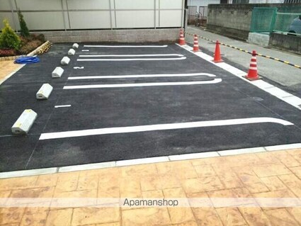 和歌山県和歌山市手平５丁目[1K/26.08m2]の駐車場