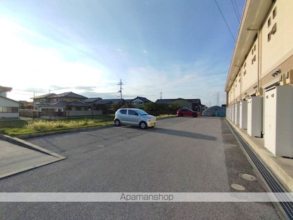 レオネクスト伊吹Ⅱ[1K/28.02m2]の駐車場