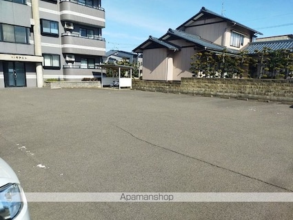 サンモデスト[2LDK/62.93m2]の駐車場