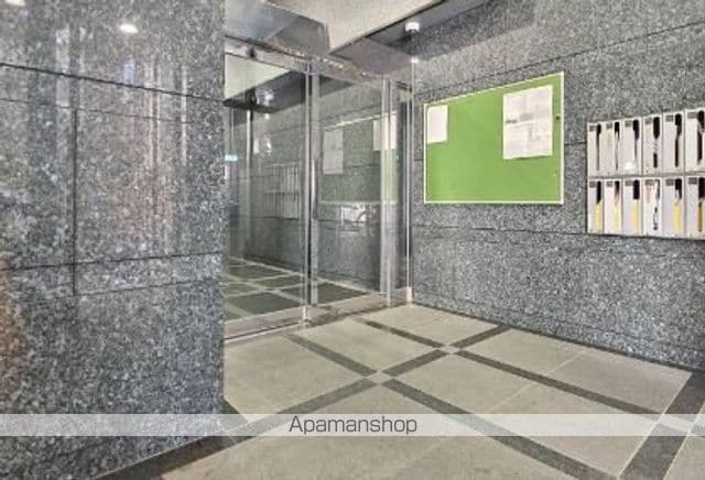 ノアーズアーク福岡薬院の玄関写真