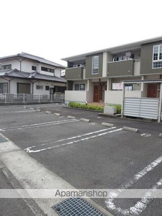 ヴィラージュ[2DK/46.22m2]の駐車場2