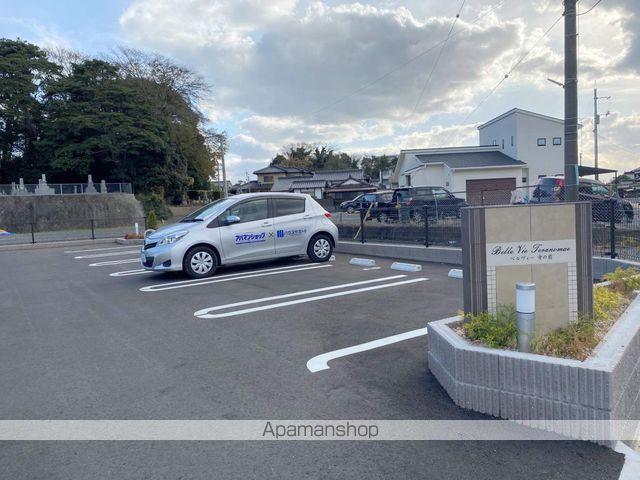 ベルヴィー 寺の前の玄関写真