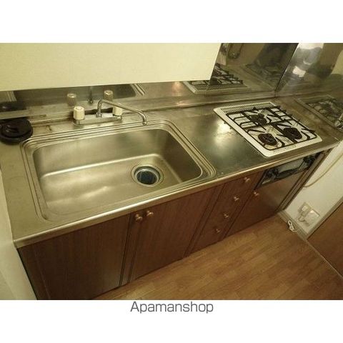 グローリアス川沿の内装写真