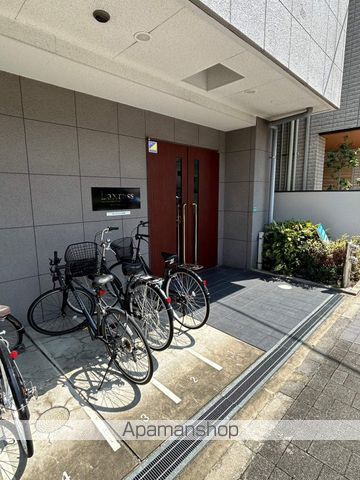 ラクラス池袋の玄関写真