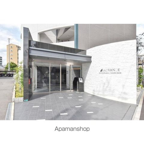 アドバンス新大阪ラシュレの玄関写真