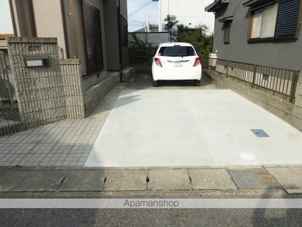 北町屋町貸家[4SLDK/102.1m2]の駐車場