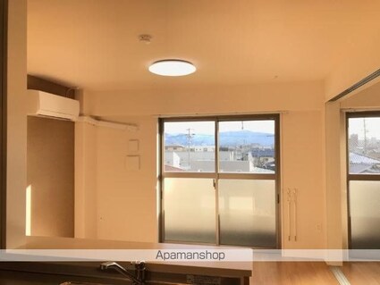 Ｓーユニヴァリ　しんきょう[2LDK/51m2]のリビング・居間