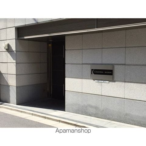 コンフォリア神田神保町の玄関写真