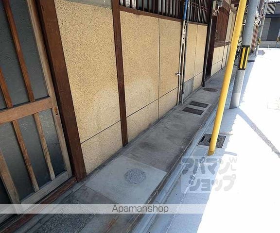 五辻町貸家58ー28の玄関写真