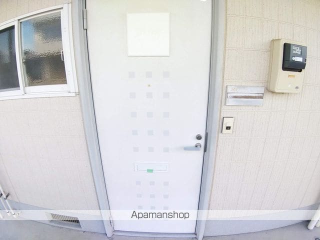 ロワイヤル本郷の玄関写真