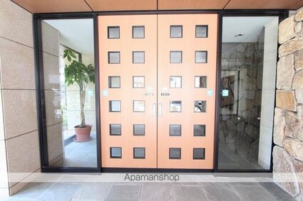 サーパス桜町二丁目[2LDK/71.43m2]のエントランス