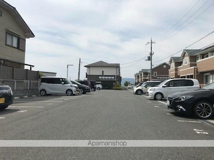 アドウェル壱番館[2LDK/58.17m2]の駐車場