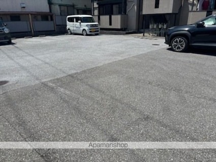 アン・ボヌール[2LDK/45.77m2]の駐車場