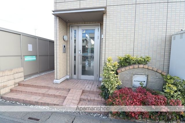 ロイヤルヒル三郷の玄関写真