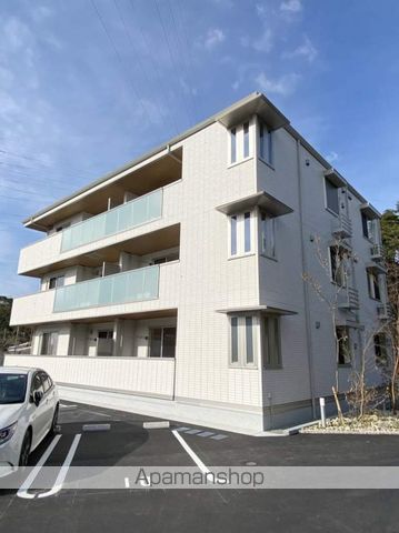 クレストヒルズ A棟の外観写真