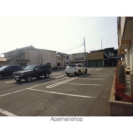 キラテックＦ１２[1K/35.7m2]の駐車場