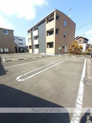 サニー・ハイフラット[1LDK/53m2]の駐車場4