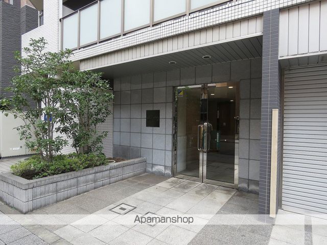 レジディア蒲田IIIの玄関写真