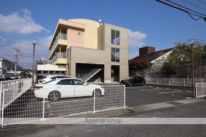 シャンテ・シャル[1LDK/43m2]の駐車場1