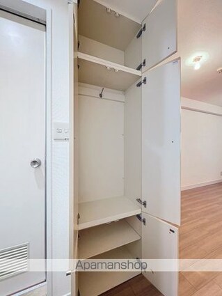 ライオンズマンション横浜西口[1R/18.4m2]の収納