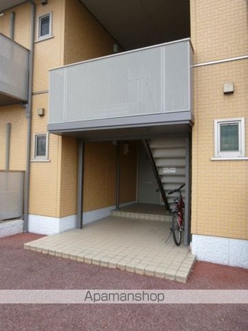 グレイスヒルズA棟の玄関写真