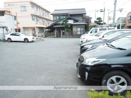 クレッセントガーデン[1LDK/45.04m2]の駐車場2