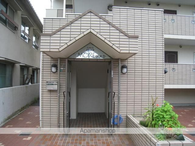 MOREビルの玄関写真