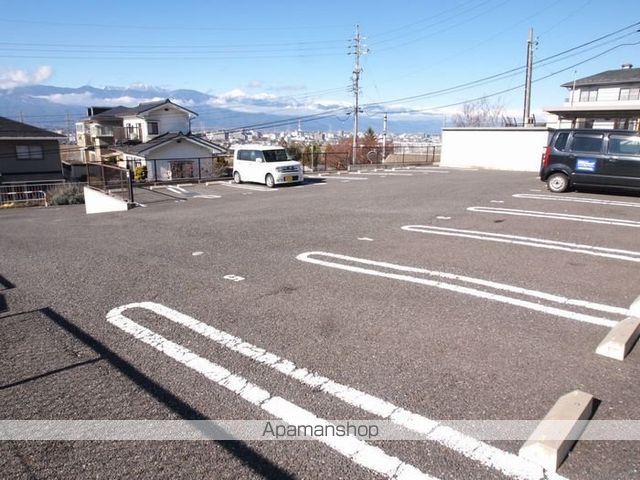 EAST HILLSの玄関写真
