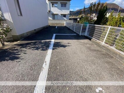 ロイヤル泉[2LDK/55.39m2]の駐車場