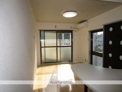 シティメゾンフェニックス住吉[1R/18.2m2]のリビング・居間