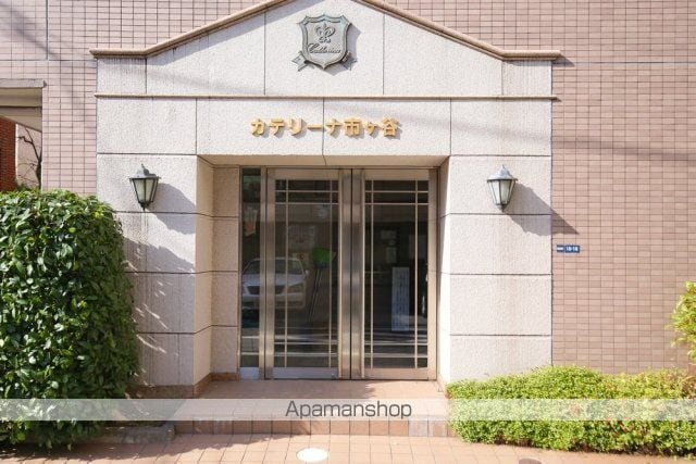 カテリーナ市ヶ谷の玄関写真