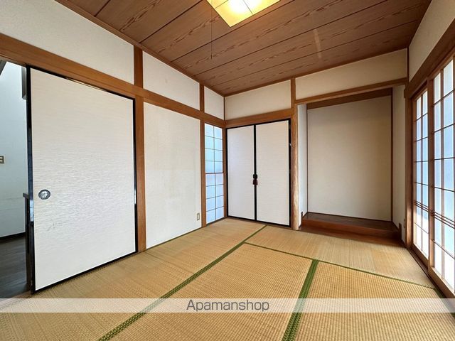 岡崎市六供町貸家の内装写真