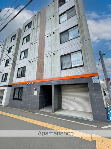 カレラ月寒中央の外観写真
