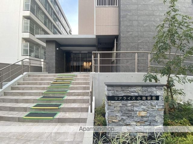 リアライズ小路駅前の玄関写真