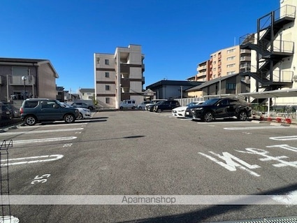 滋賀県近江八幡市白鳥町[1K/30.74m2]の駐車場