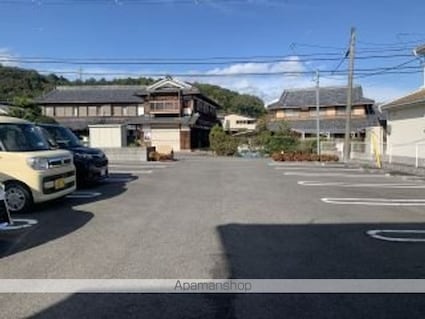グラード[2LDK/57.64m2]の駐車場2
