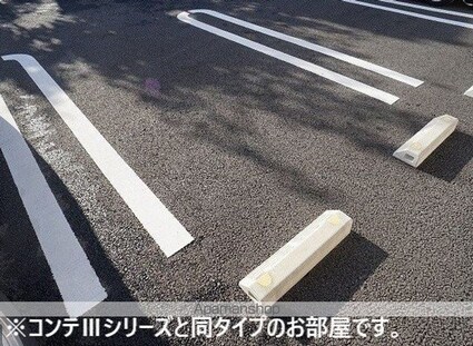 モンテリザイア紀和[1LDK/35.09m2]の駐車場