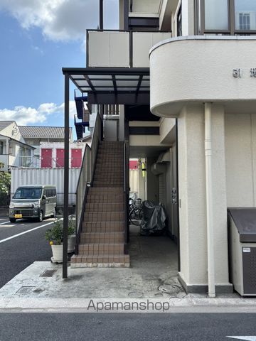 引地ビルの玄関写真