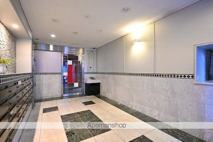 東京都新宿区市谷台町[1K/22.16m2]のエントランス2