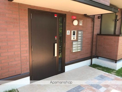 Ｒｉｂｅｒａ　Ｓｑｕａｒｅ　Ａ棟[1LDK/40.26m2]のエントランス