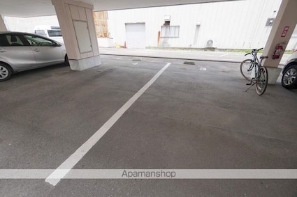 サウスキャッスル末広[1DK/30m2]の駐車場