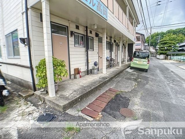 アエル高岡の玄関写真