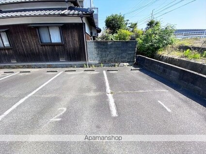ラ・クプル９３[1K/26.49m2]の駐車場